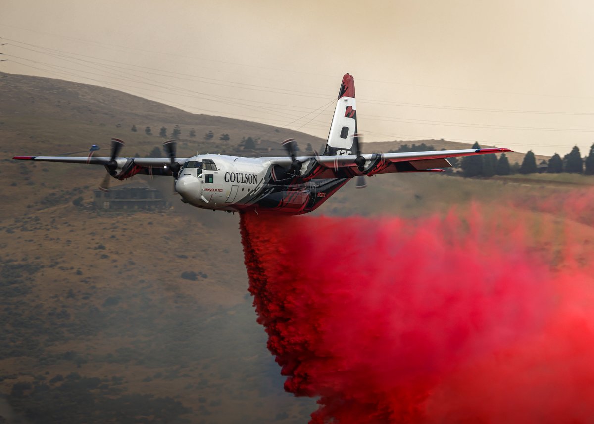 CoulsonAviation's tweet photo. Tanker 136 and 138 on the Claremont Fire. 🔥

136 made one trip back to Dutch Flat from Battle Mountain, then flew 7 loads to Claremont, 5 miles north of Boise, overnighting in Boise.

138 delivered 4 loads to the incident.

Thanks @brennan.spots for the photos! https://t.co/PMzZvoZces