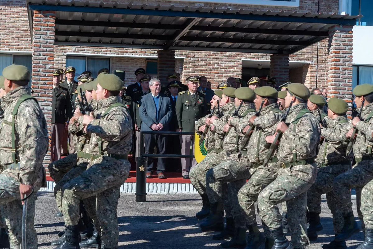 IdTacuarembo's tweet photo. El intendente interino José Omar Menéndez acompañó a la División de Ejército III en la ceremonia por su 88.º aniversario.
Se destacó su historia, despliegue territorial, apoyo a la comunidad y trabajo conjunto con la Intendencia en programas como el Plato Caliente.
#IDT https://t.co/WRyPQdwif3