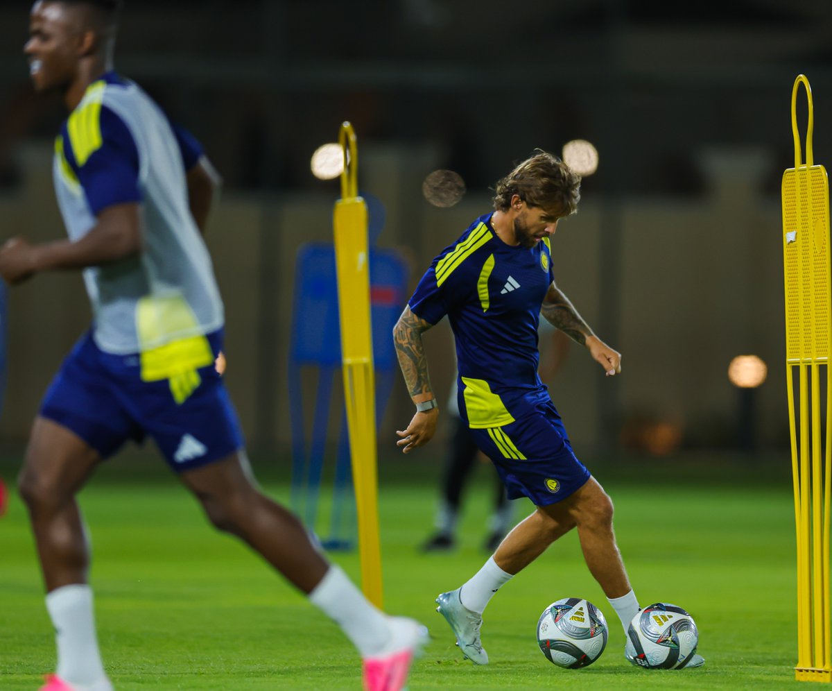 AlNassrFC_EN's tweet photo. The champions keep preparing 👑💛 https://t.co/ODlwLBXIeQ