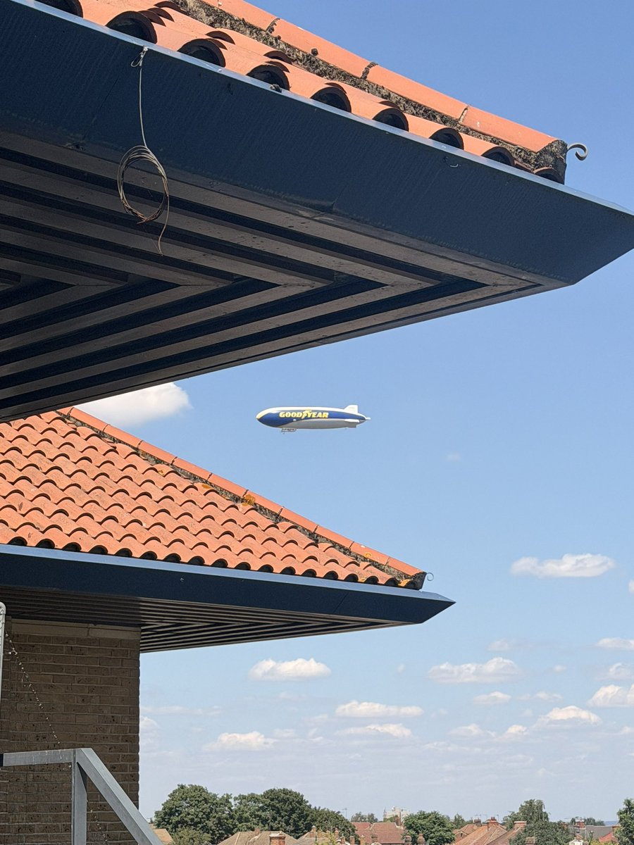 sbue15's tweet photo. Spotted the #goodyearBlimp in Bexleyheath today🙂‍↔️🙂‍↔️ https://t.co/0WoA804XjK
