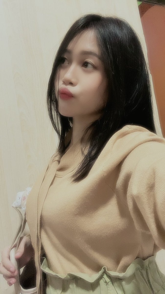 elofiiii's tweet photo. ootd an untuk ngedate setitik karna ninggalin anak baru sejam rasanya ga tenang walau dititipin ke uwa nya wkwk https://t.co/TLdj0EVTk1