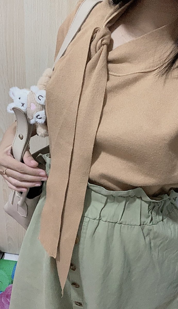 elofiiii's tweet photo. ootd an untuk ngedate setitik karna ninggalin anak baru sejam rasanya ga tenang walau dititipin ke uwa nya wkwk https://t.co/TLdj0EVTk1