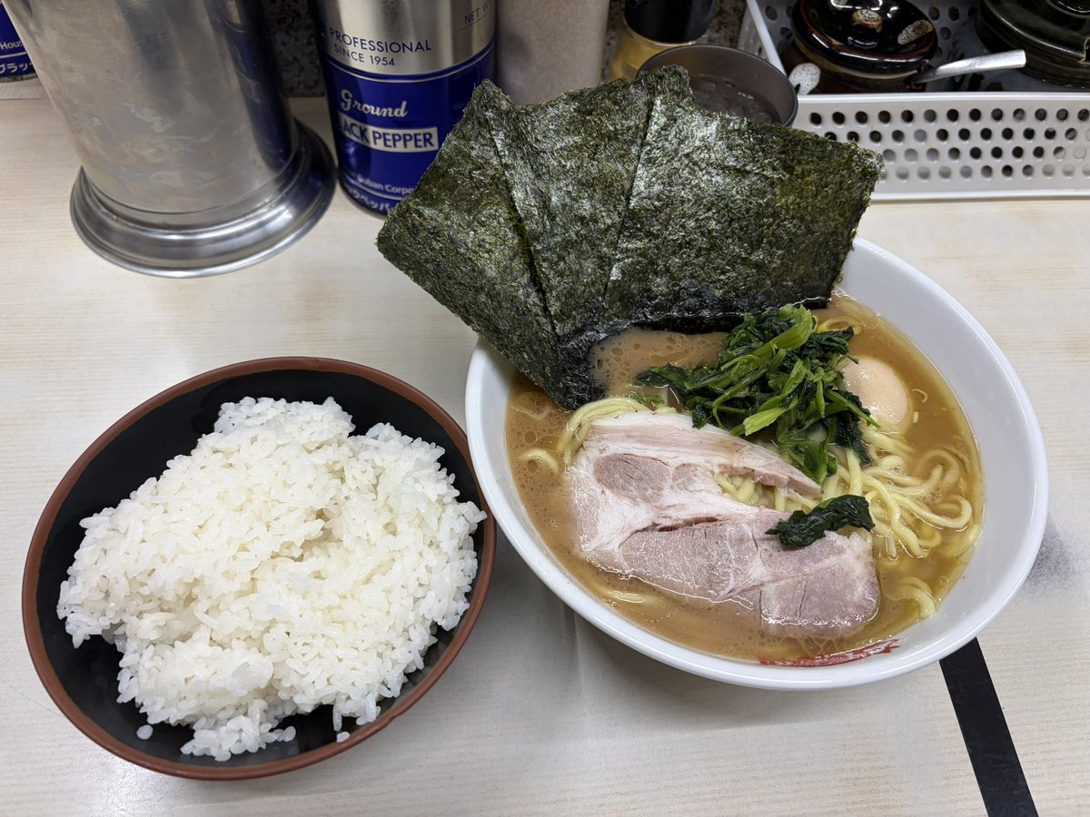 okeichong's tweet photo. 昨日夜は
町田駅界隈にて
横浜家系ラーメン😋
酒井製麺使用の本物の家系。
因みに味の好みは全て「普通」
で注文。
#町田家

授業後はクタクタ。
結構疲れる😮‍💨。

本日のReskilling
・行政書士
→憲法:問題集1
・日本語授業振り返り
・宅建士
→過去問:法令上の制限/
  税・その他4回目
・🇺🇸🇷🇺🇲🇳🇨🇳🇲🇲語 https://t.co/LR2I2OKLMF