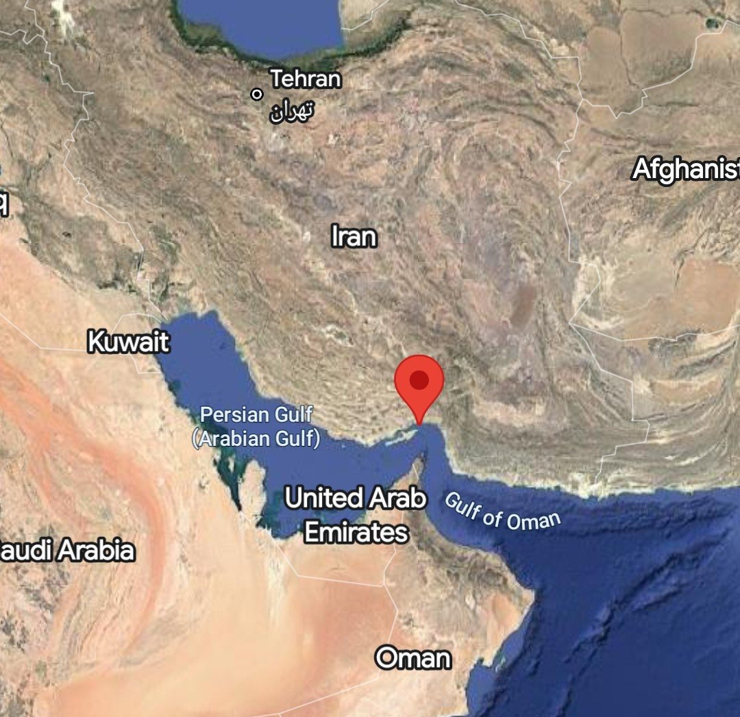 Conflict_Radar's tweet photo. NOW: Explosions heard in Bandar Abbas, Iran https://t.co/S6MpwEd1l5