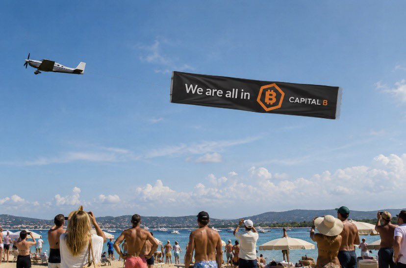 HodlCapitalB's tweet photo. @BFMTV J’ai retrouvé le pilote de notre avion 😎 @_ALCPB https://t.co/bXq9aYNdl0