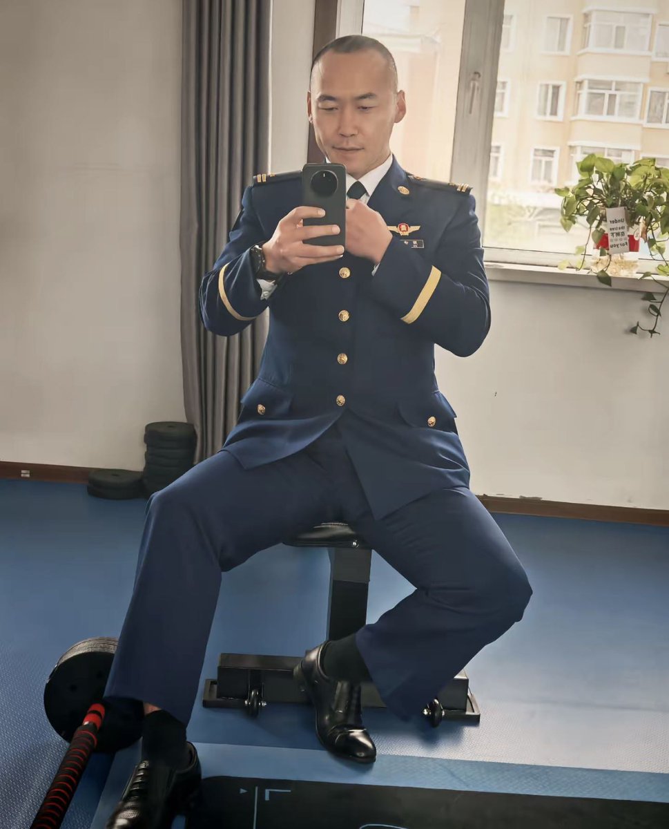 AK8866KA's tweet photo. 消防大叔🈶喜欢的吗，正装皮鞋4个视频 https://t.co/bl2GpZ5VpS