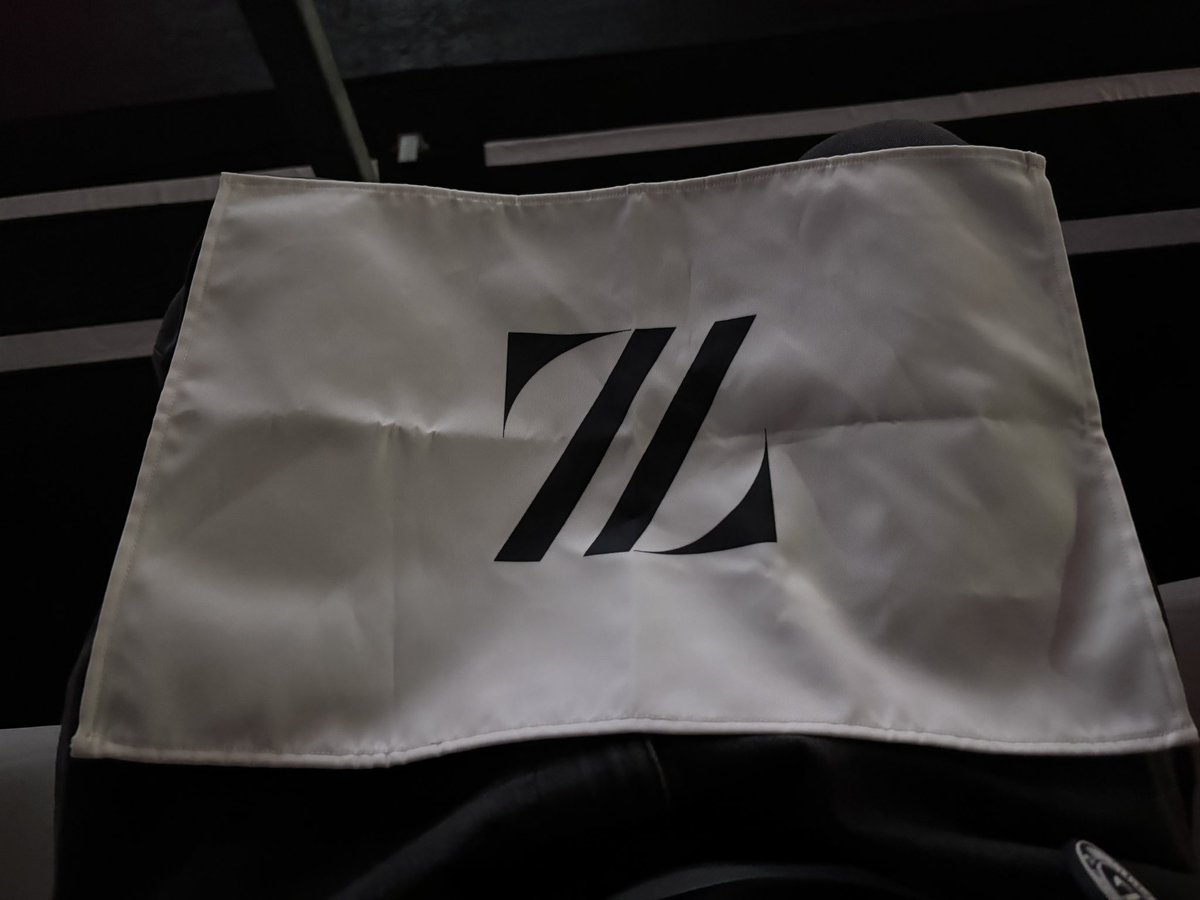 kingravisun's tweet photo. ZETAの旗ZETASuperFanに参加してる方にあげました
自分は今回valoを見にEWCに来て、予定が空いてましたのでZETAの apexを1日だけ応援してました
ZETASuperFanより多く配信に映るのは想定外でした https://t.co/J5Xo8pb4Qi