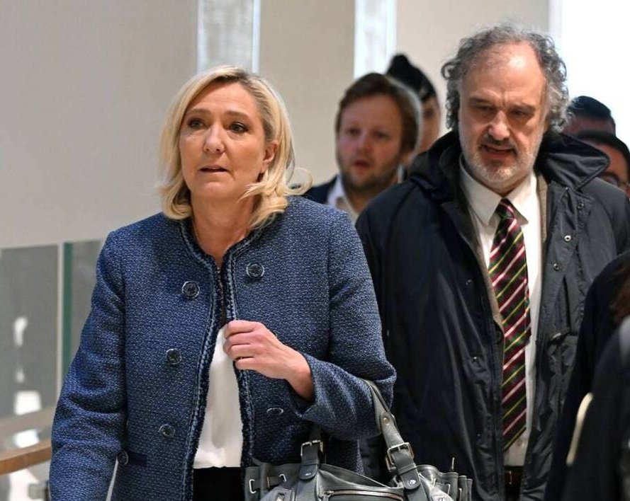GrandserreSylv1's tweet photo. Gravité des faits mais légèreté des peines. Le Pen, Aliot, Odoul, Bay, Houssin, Griset : les élus condamnés gardent leurs mandats. A l'inverse, les peines d’inéligibilité sont pour d'ex élus... sans mandat : Le Rachinel, Gollnisch et de Saint-Just. Du sur mesure. Malaise... https://t.co/ZSelgRQ3NZ