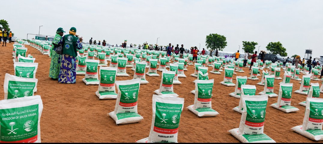 SemaBenue's tweet photo. BENUE SEMA INTERVENTION NEWS

Benue SEMA and NEMA have commenced the distribution of emergency food baskets and relief materials to 6,403 IDP households across six camps, reaffirming their commitment to transparent and timely humanitarian assistance. https://t.co/p2ugZcp9aT