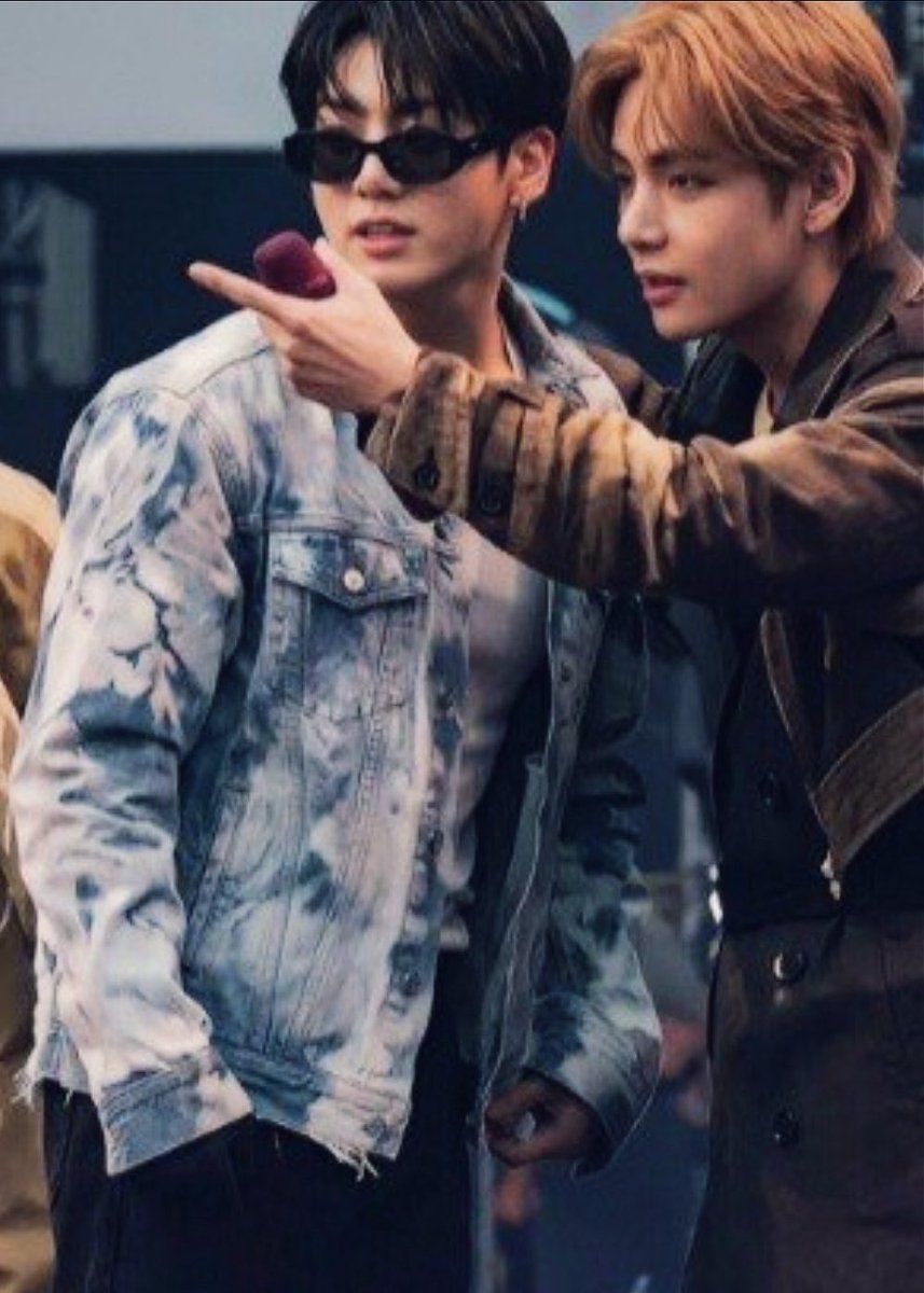 jungkovtae's tweet photo. OMG https://t.co/qqfxWjOLTN