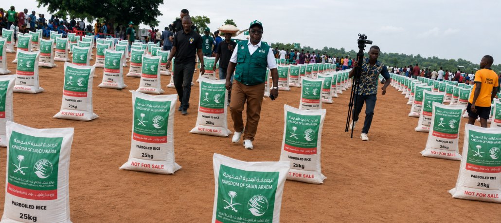 SemaBenue's tweet photo. BENUE SEMA INTERVENTION NEWS

Benue SEMA and NEMA have commenced the distribution of emergency food baskets and relief materials to 6,403 IDP households across six camps, reaffirming their commitment to transparent and timely humanitarian assistance. https://t.co/p2ugZcp9aT