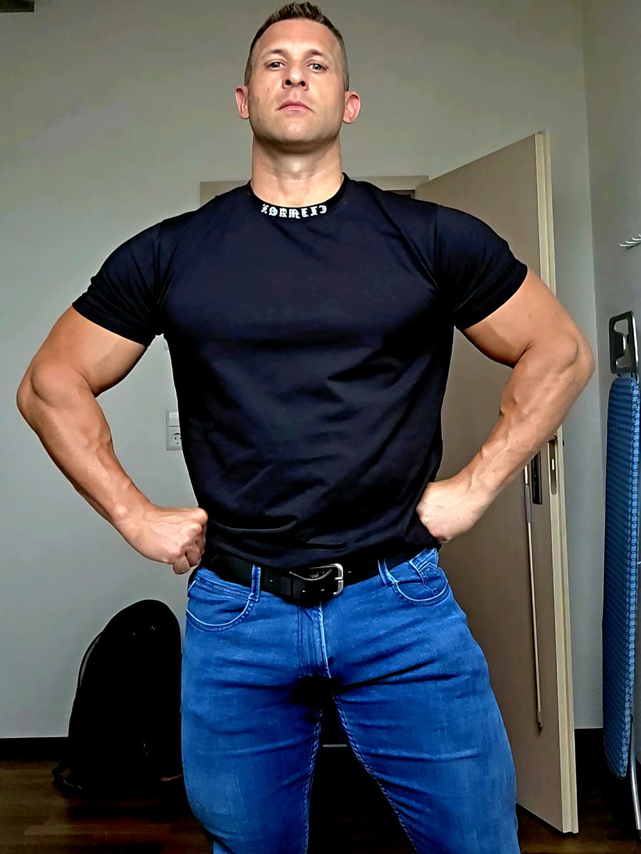 GerMuscleBoss's tweet photo. 10/10 ✅ Fuck yeah. https://t.co/8hMdfSJcOI