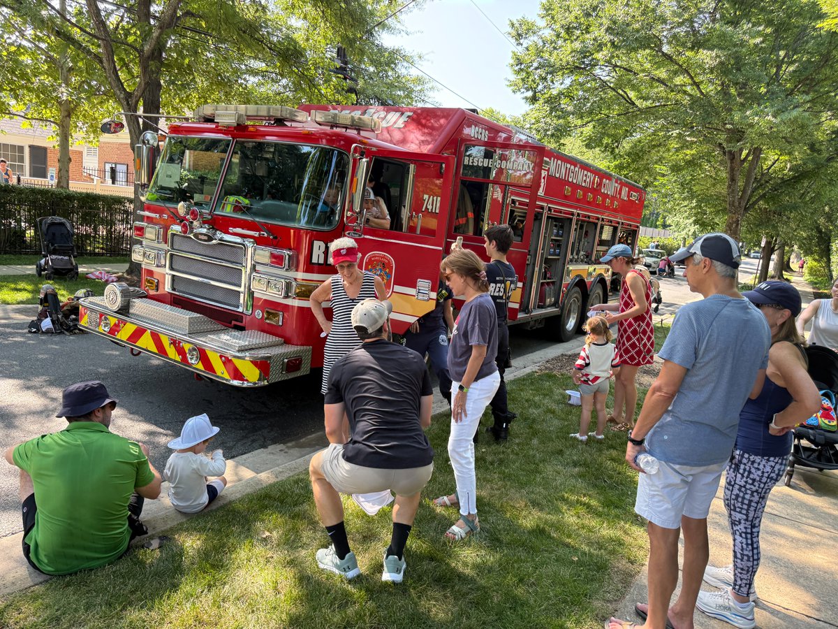 BCCRS's tweet photo. BCCRS participated in many 4th of July parades by neighborhood associations throughout Bethesda and Chevy Chase. We were honored to see US Supreme Court Justice Brett Kavanaugh at one of the events where he thanked our members for their service and commitment to the community. https://t.co/gtIDjIt0jz