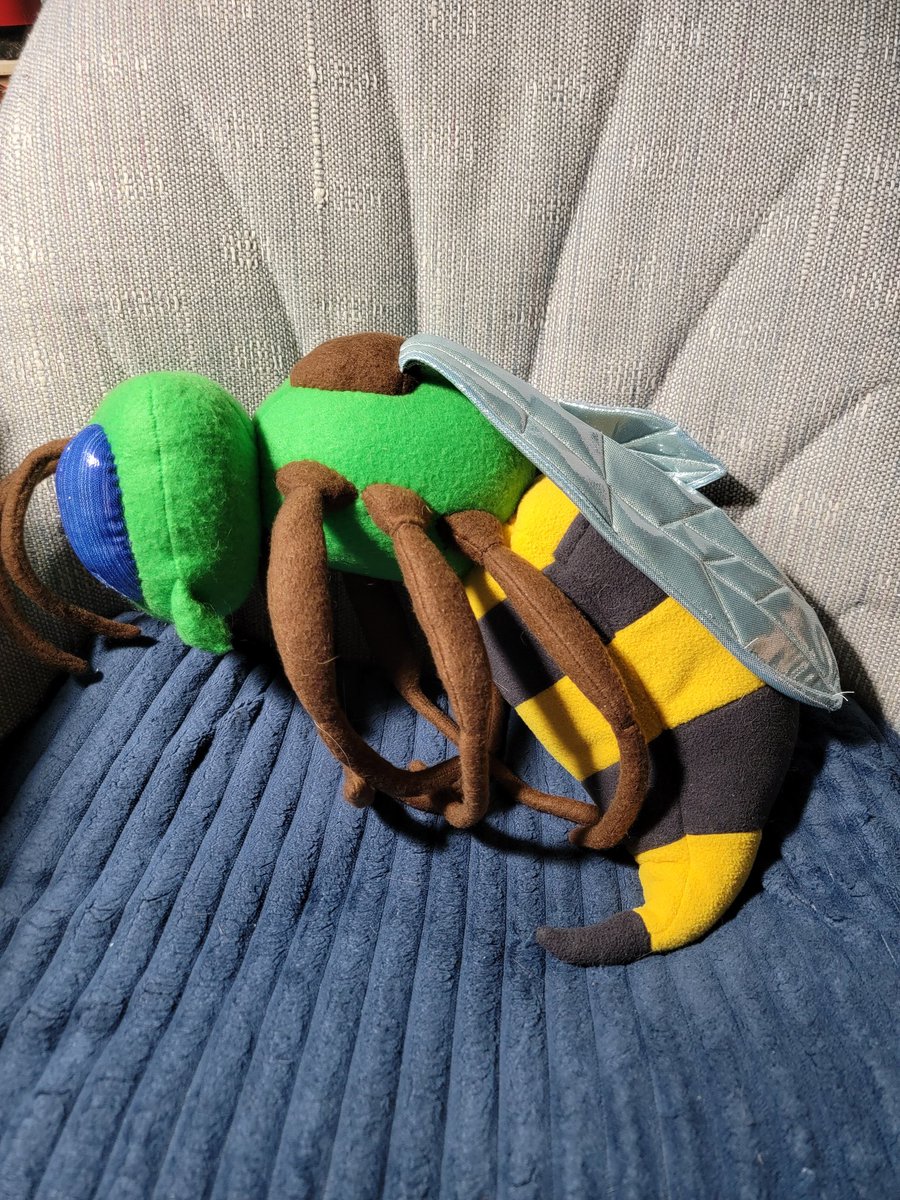 gey_weird0's tweet photo. Just finished a weighted waspinator beast mode plushie, where all my waspinator lovers at #beastwars #transformers #waspinator https://t.co/XfSNotoA7O