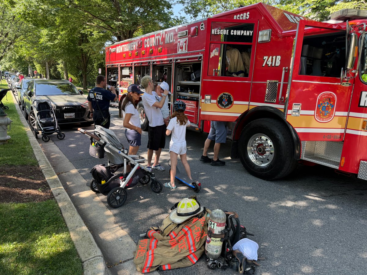 BCCRS's tweet photo. BCCRS participated in many 4th of July parades by neighborhood associations throughout Bethesda and Chevy Chase. We were honored to see US Supreme Court Justice Brett Kavanaugh at one of the events where he thanked our members for their service and commitment to the community. https://t.co/gtIDjIt0jz