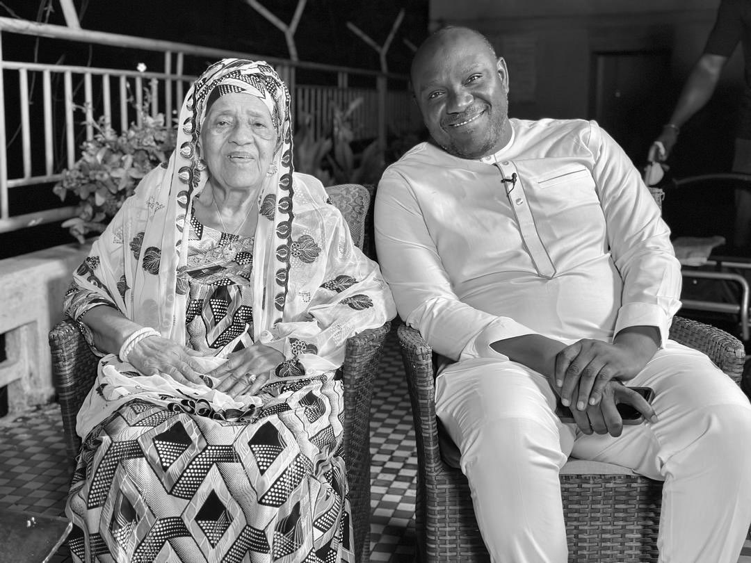 LamineGuirassy's tweet photo. ◽️C’est avec une profonde émotion que nous avons appris le décès de 𝗠𝗮𝗱𝗮𝗺𝗲 𝗛𝗮𝗱𝗷𝗮 𝗔𝗻𝗱𝗿𝗲́𝗲 𝗧𝗼𝘂𝗿𝗲́, 𝗲́𝗽𝗼𝘂𝘀𝗲 𝗱𝘂 𝗣𝗿𝗲́𝘀𝗶𝗱𝗲𝗻𝘁 𝗔𝗵𝗺𝗲𝗱 𝗦𝗲́𝗸𝗼𝘂 𝗧𝗼𝘂𝗿𝗲́.

En cette douloureuse circonstance, 𝗟𝗚𝗙 𝗠𝗲́𝗱𝗶𝗮𝘀 adresse ses sincères condoléances à sa famille, à ses proches, ainsi qu’à l’ensemble du peuple de Guinée. Nous partageons leur peine et exprimons notre solidarité dans cette épreuve.

En hommage à cette figure de l’histoire de notre pays, 𝗟𝗚𝗙 𝗧𝗮𝗹𝗸 bouleverse exceptionnellement sa grille de programmes. Nous vous donnons rendez-vous 𝗰𝗲 𝘀𝗼𝗶𝗿 𝗮̀ 𝟮𝟬𝗵𝟬𝟬, simultanément à la radio et à la télévision, pour la rediffusion d’un 𝗲𝗻𝘁𝗿𝗲𝘁𝗶𝗲𝗻 𝗲𝘅𝗰𝗹𝘂𝘀𝗶𝗳 qu’elle nous avait accordé en 𝗷𝘂𝗶𝗻 𝟮𝟬𝟮𝟯.

Un moment de mémoire, de témoignage et de transmission, pour saluer le parcours d’une femme qui aura marqué son époque.

🕊️ 𝗣𝗮𝗶𝘅 𝗮̀ 𝘀𝗼𝗻 𝗮̂𝗺𝗲.