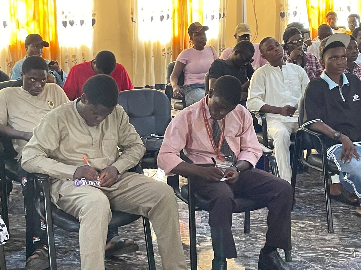 TheHaryo's tweet photo. Today was another reminder that service earns trust.

Team STEWARD was at the NRC Meeting in the Faculty of Environmental Sciences, where we also received heartfelt words of support during a lecturer’s birthday celebration.

We remain committed to serving.

#lautechdecides2026 https://t.co/EDpOKbKPU9