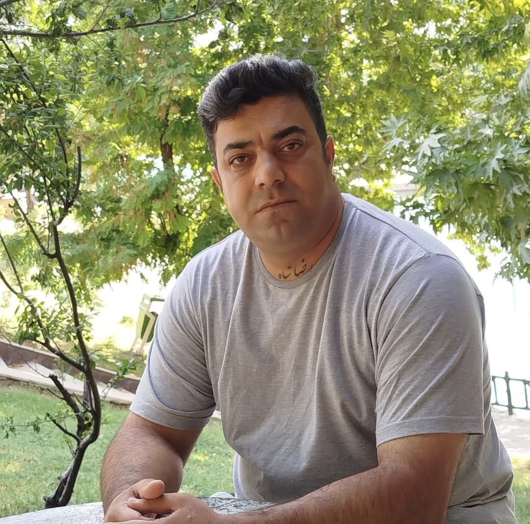 Mali12883's tweet photo. @Shahinlooo #JavadBehdadfar, Army officer who stood with people, brutally arrested &amp; tortured yesterday in front of his family. He faces death threats by captors. Life in grave danger. @marklevinshow @UNHumanRights @POTUS @WhiteHouse #StopExecutionsInIran #KingRezaPahlaviForIran https://t.co/Wj8PZ6dIwr