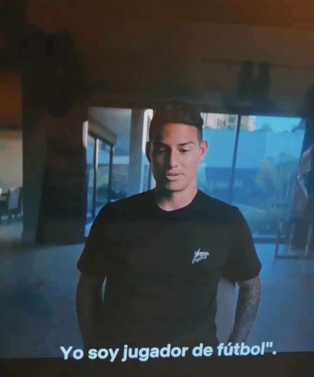 _BeFootball's tweet photo. Cet extrait avec James Rodriguez 🇨🇴 est en train de devenir viral en Colombie, quand il a reconnu ses problèmes avec Kovac au Bayern !

Le coach de l’époque lui demandait de faire 30 minutes de vélo.

« Je lui disais que je ne le ferais pas. Est-ce que je vais au Tour de France ou quoi ? 🚴

JE SUIS UN JOUEUR DE FOOT »

La scène suivante enchaîne sur Erling Haaland, qui tient les propos inverses et qui insiste sur la nécessité de faire du cardio.