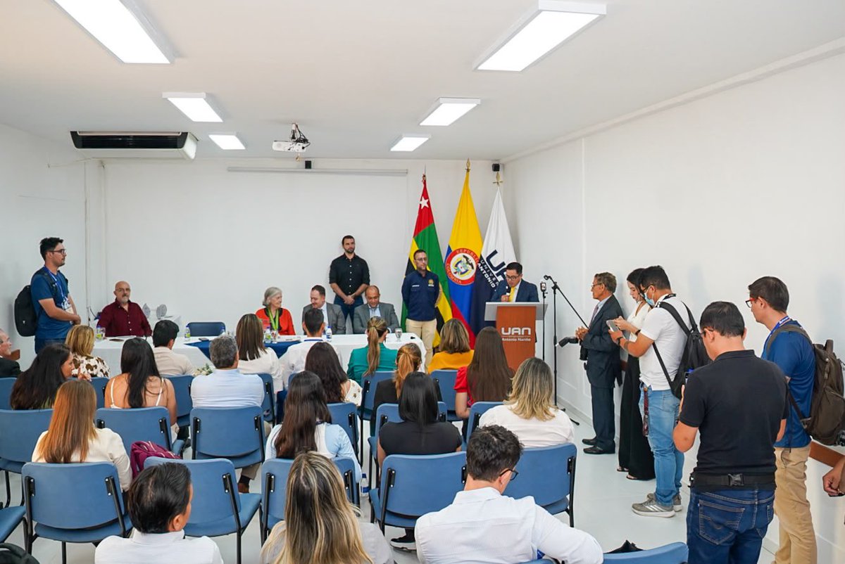 GobdeSantander's tweet photo. La Gobernación de Santander exalta a la Universidad de Nariño con la Medalla al Mérito ciudadano, en reconocimiento a sus 50 años de servicio, compromiso con la educación superior y aporte al desarrollo social y académico de Colombia.

Celebramos cinco décadas formando generaciones, impulsando el conocimiento y transformando vidas a través de la educación. 

¡Felicitaciones por este importante aniversario!