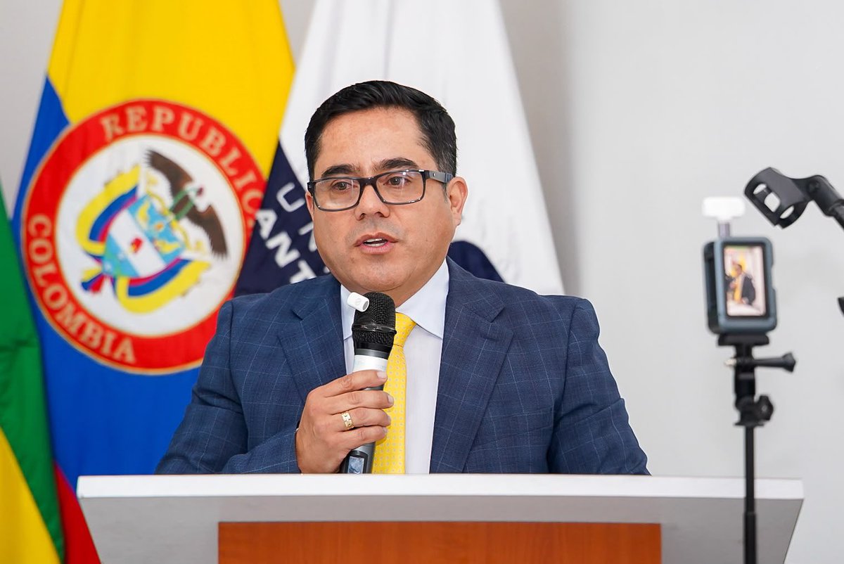 GobdeSantander's tweet photo. La Gobernación de Santander exalta a la Universidad de Nariño con la Medalla al Mérito ciudadano, en reconocimiento a sus 50 años de servicio, compromiso con la educación superior y aporte al desarrollo social y académico de Colombia.

Celebramos cinco décadas formando generaciones, impulsando el conocimiento y transformando vidas a través de la educación. 

¡Felicitaciones por este importante aniversario!