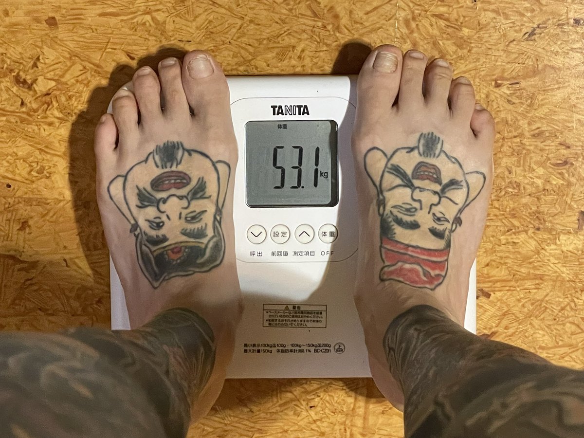 Rlmw0d's tweet photo. 7月9日(木)
身長：172.0cm
体重：53.1kg（前日比+1.2kg）
BMI：17.9
体脂肪率：17.8%（前日比+1.7%）
基礎代謝：1233kcal
昨日の寝る前の非嘔吐過���がかなり響いた。
#40代 #摂食障害の人と繋がりたい #下剤依存 #非嘔吐過食 https://t.co/rzWZaZn1P8