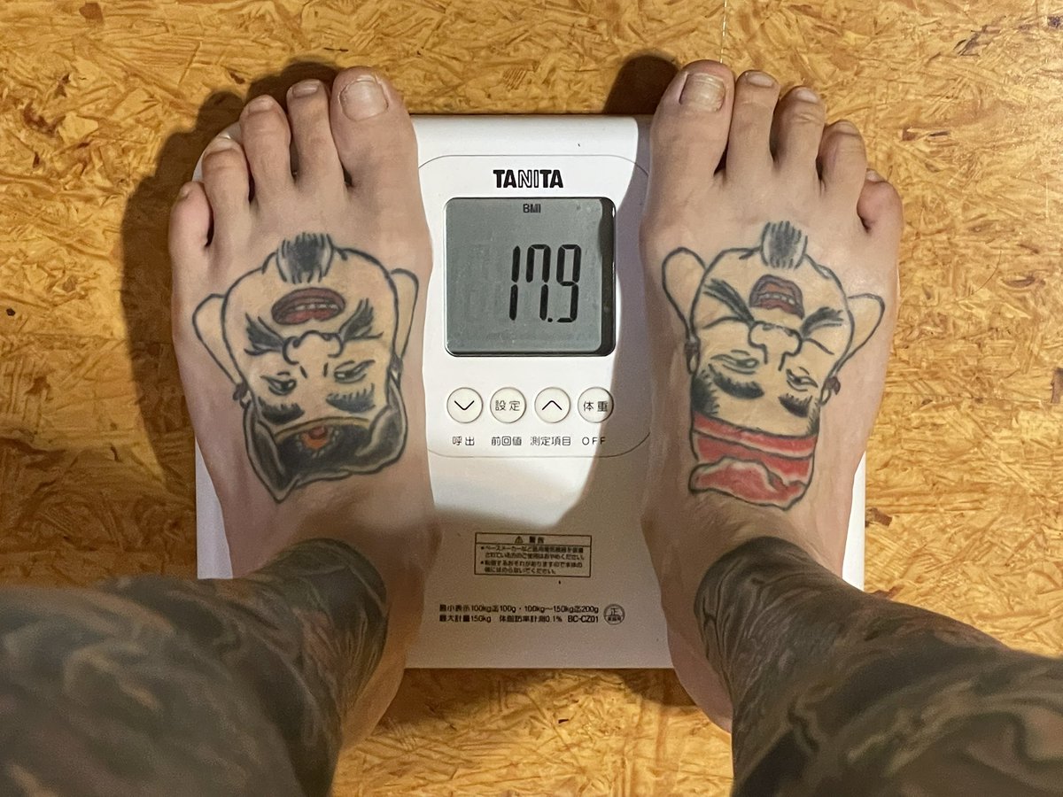 Rlmw0d's tweet photo. 7月9日(木)
身長：172.0cm
体重：53.1kg（前日比+1.2kg）
BMI：17.9
体脂肪率：17.8%（前日比+1.7%）
基礎代謝：1233kcal
昨日の寝る前の非嘔吐過���がかなり響いた。
#40代 #摂食障害の人と繋がりたい #下剤依存 #非嘔吐過食 https://t.co/rzWZaZn1P8