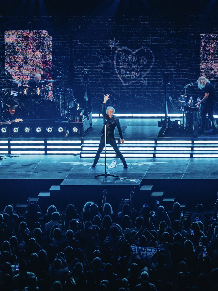 TheGarden's tweet photo. Forever Night 1 @BonJovi ❤️‍🔥

📷: @richfury / MSGE https://t.co/jybJvAxH7D