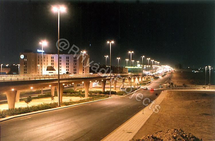 Riyadh_Zamaan's tweet photo. #الرياض الهادئة والجميلة
تزدان أكثر بالمساء، وبها يزدان
لقطة لتقاطع طريقين كبيرين:
طريق الملك فهد و طريق الملك عبدالله
زمنها على الأرجح في بدايات التسعينات

#الرياض_زمان https://t.co/WCgVEoSDqE