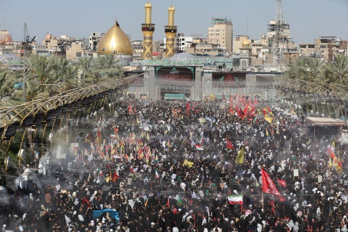 omhasna_313's tweet photo. اليوم انصهرت الحدود بين الأرض والسماء، وسال نهر البشر في شوارع العراق لا لوداع إلامام، بل لاستقبال إرثه في الصدور
كأنه استجابة لدعوة الغيب.
 لم تكن هذه جنازة، بل كانت صرخة ميلاد جديدة لأمة أبَت أن تموت
#قوموا_لله
#أول_زائر_في_الأربعين https://t.co/MP6Z18rbT9