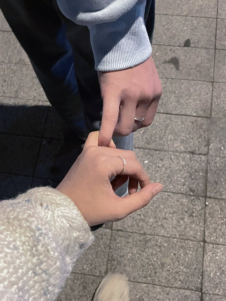 AleksandreGer's tweet photo. Holding my partner’s hand while grabbing late-night boba after work—small moments that hit different https://t.co/SzGLLRe4rr