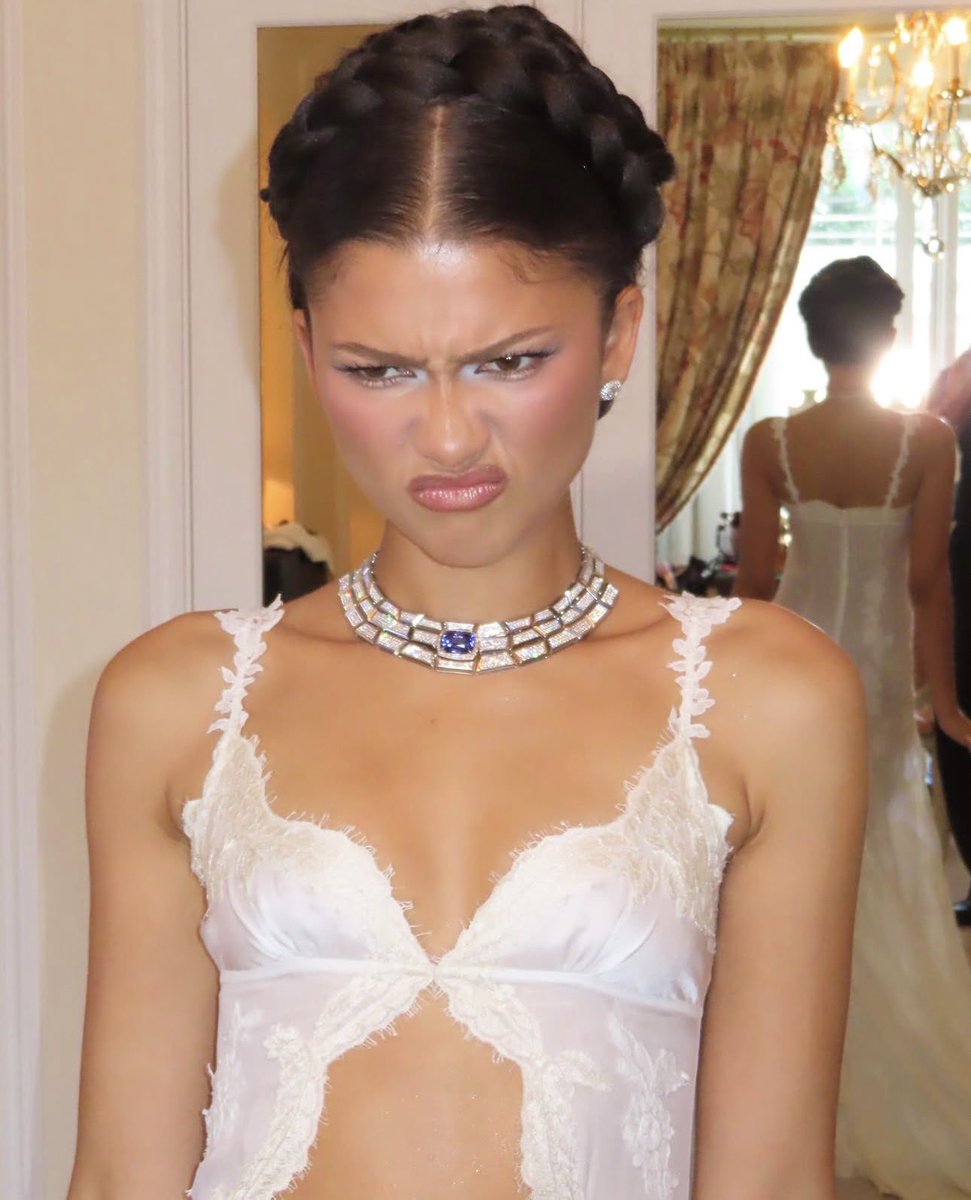 tomdayaarchive's tweet photo. zendaya’s make-up by ernesto casillas! https://t.co/1lq726TbUA