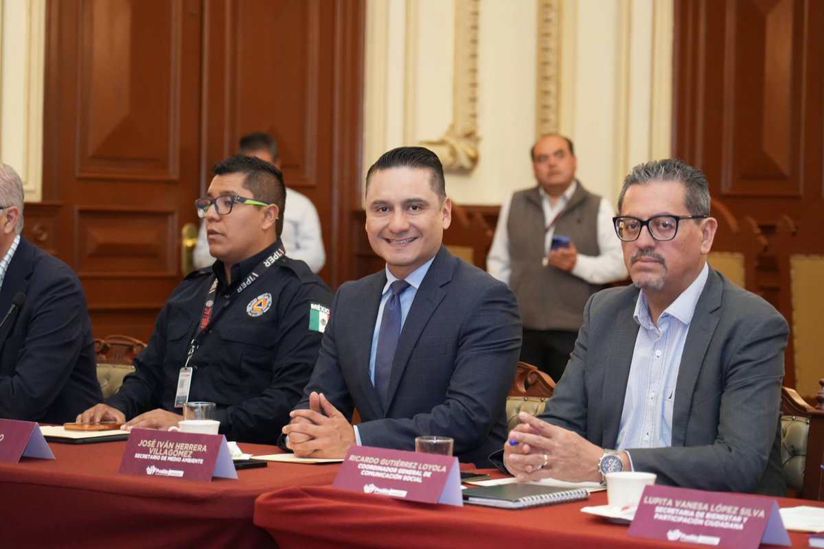 JIvanHerrera_'s tweet photo. 🗺️ La prevención es la base de una #Puebla resiliente y segura.

Hoy participé en la Primera Sesión Ordinaria del Consejo Municipal de Gestión de Riesgos y Protección Civil, donde nuestro presidente @pepechedrauimx, presentó el Atlas de Riesgos del Municipio.

En el @PueblaAyto trabajamos en coordinación para anticiparnos y prevenir los impactos ante las contingencias de la naturaleza. 🌧️