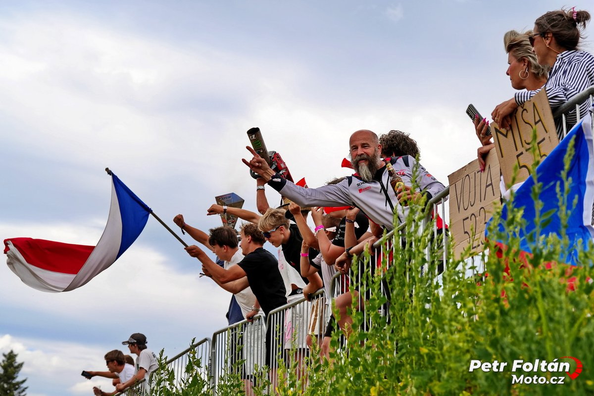 Moto_cz's tweet photo. MS motokrosu juniorů Jinín 2026 - fotogalerie ze soboty 🏁 🙂 🥰 🏍
🔗 Celá galerie zde: https://t.co/a0EtMPLwhP
#mxjunior #mxjunior2026 #Bauer #Bohannon #Bos #Jinin #motocross #motokros https://t.co/3izcLibz99