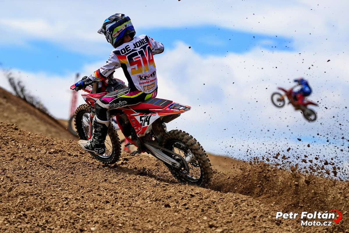 Moto_cz's tweet photo. MS motokrosu juniorů Jinín 2026 - fotogalerie ze soboty 🏁 🙂 🥰 🏍
🔗 Celá galerie zde: https://t.co/a0EtMPLwhP
#mxjunior #mxjunior2026 #Bauer #Bohannon #Bos #Jinin #motocross #motokros https://t.co/3izcLibz99