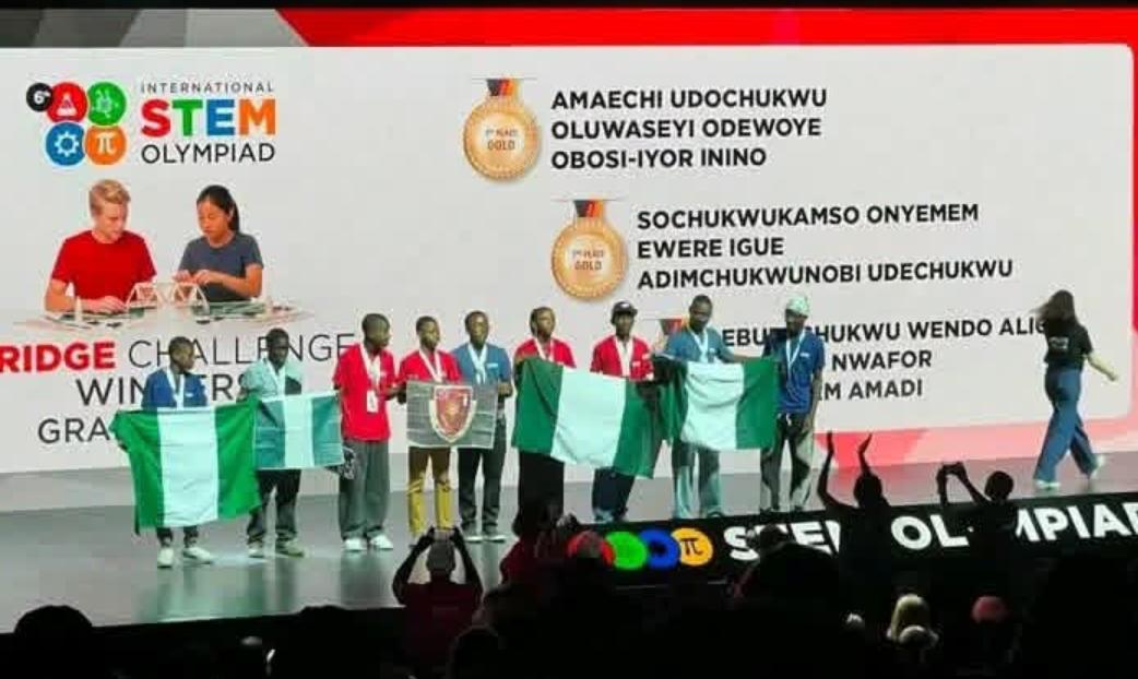 polyglotodulesi's tweet photo. The ambassadors schools Ota, Ogun State took 16 students to Rome. 
They also had medals. 
Congratulations to them. https://t.co/UC4xCiYdD3