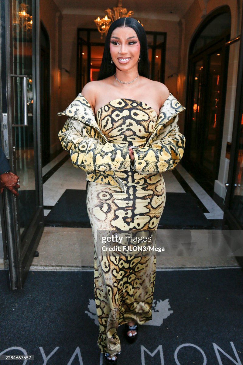 theecardiroom's tweet photo. Cardi B with a THIRD look for today during Haute Couture Week in Paris! 🐍🇫🇷 https://t.co/tErxtndwHq
