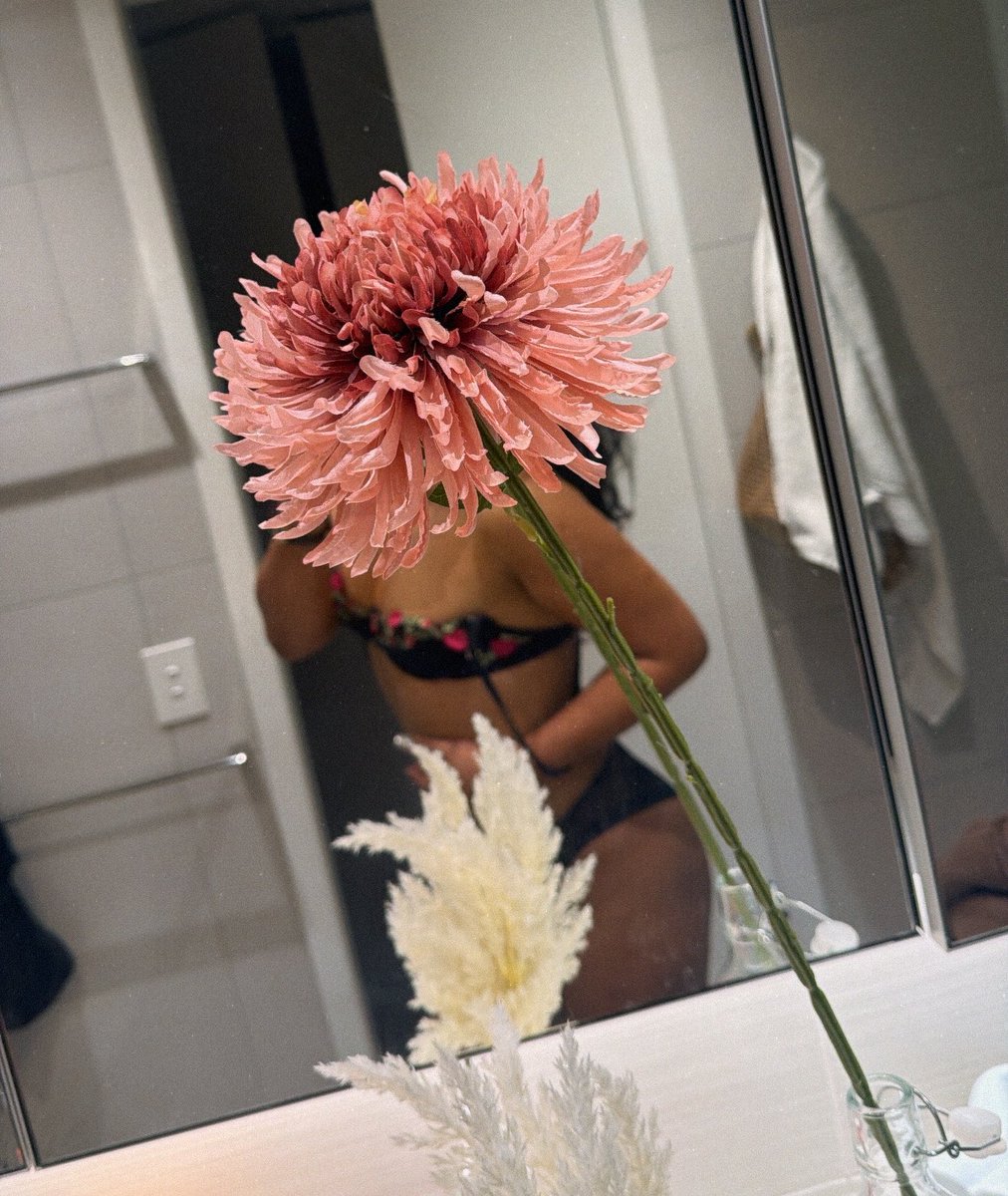 itschicRose tweet picture