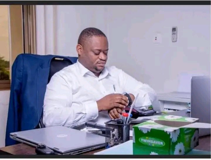 boselo12800's tweet photo. En RD Congo avoir un ministre patriote,honnête,travailleur, connaisseur de son domaine, soucieux de bien faire pr le bien-être collectif  de la population comme S.E @doudoufwambactu , faut attendre encore après 50 ans après . Il est génie dans son secteur et il est gd mbiisateur. https://t.co/AsABCowXza