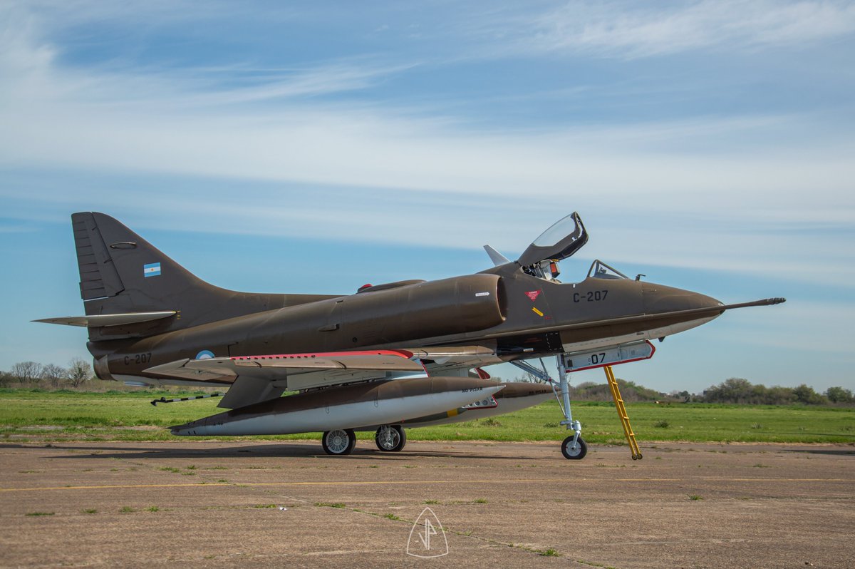 gonzaconti_18's tweet photo. #A4 #Skyhawk #C207 patrimonio del #MuseoNacionalDeAeronautica #BaseAereaMilitar #Moron #Malvinas #NHQP #G5C
ph. mi amigo pedrito https://t.co/8F9p0obW98
