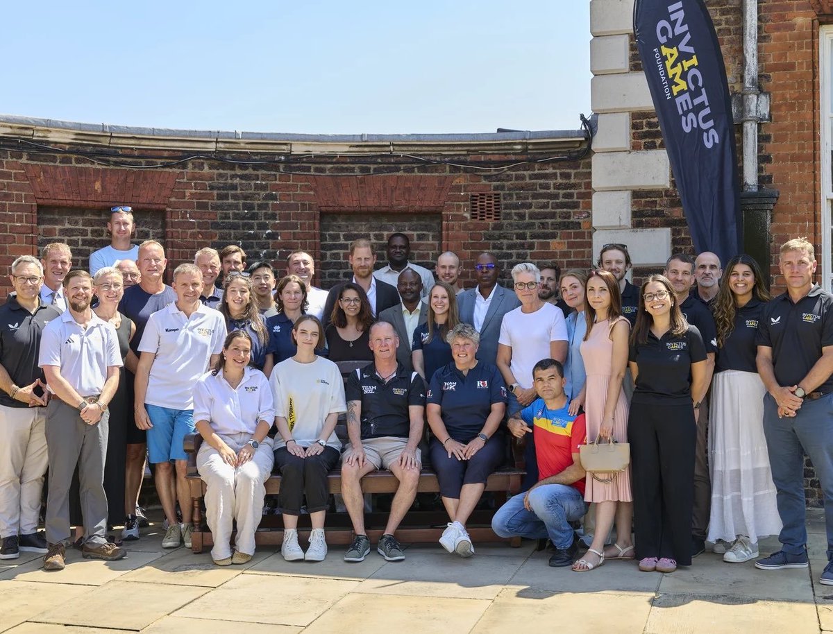 AgathedeLili's tweet photo. I love how Good King Harry stays focus. Not-family-man-Charles tried to humiliate him but it backfired, allowing the world to see the bad dad he is. #InvictusGames https://t.co/3ZMkh0M10L