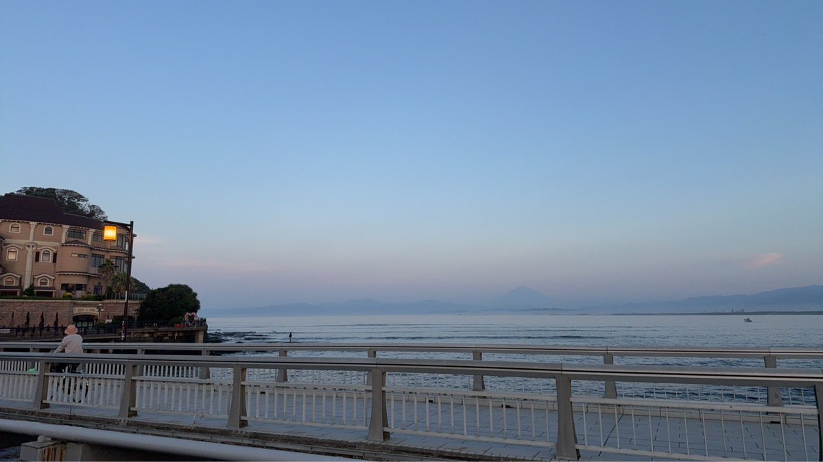 KAILOA_SURF's tweet photo. 湘南 江ノ島
今日も波良さそうです。
胸肩ありそうです🌊

体験サーフィンスクール予約受付中
🔗 https://t.co/D1NZ9H7aDb

#湘南 #江ノ島 #サーフィン #サーフィンスクール https://t.co/joctjo8GPQ
