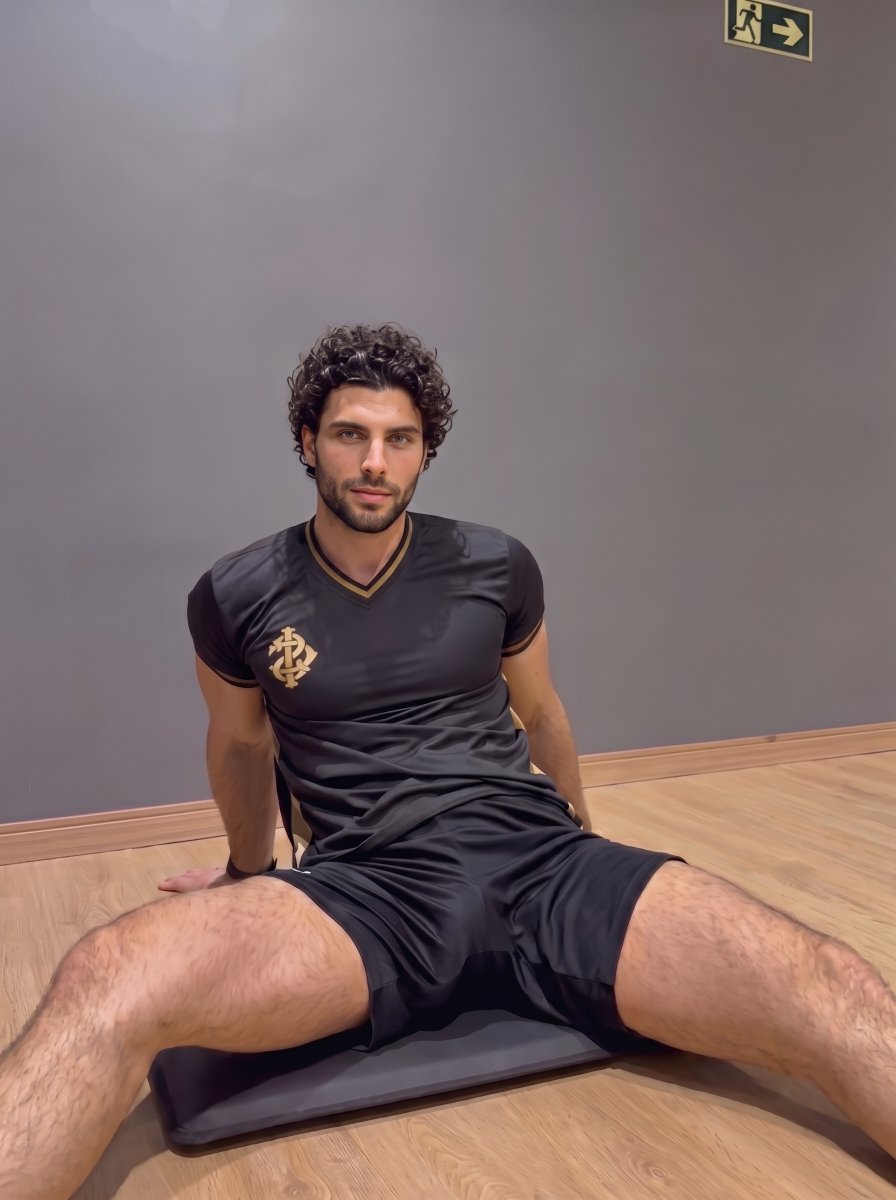 VigoNovak_'s tweet photo. Send this photo to your friend who forgets to do their post-workout stretches https://t.co/dJmdLcXpLb