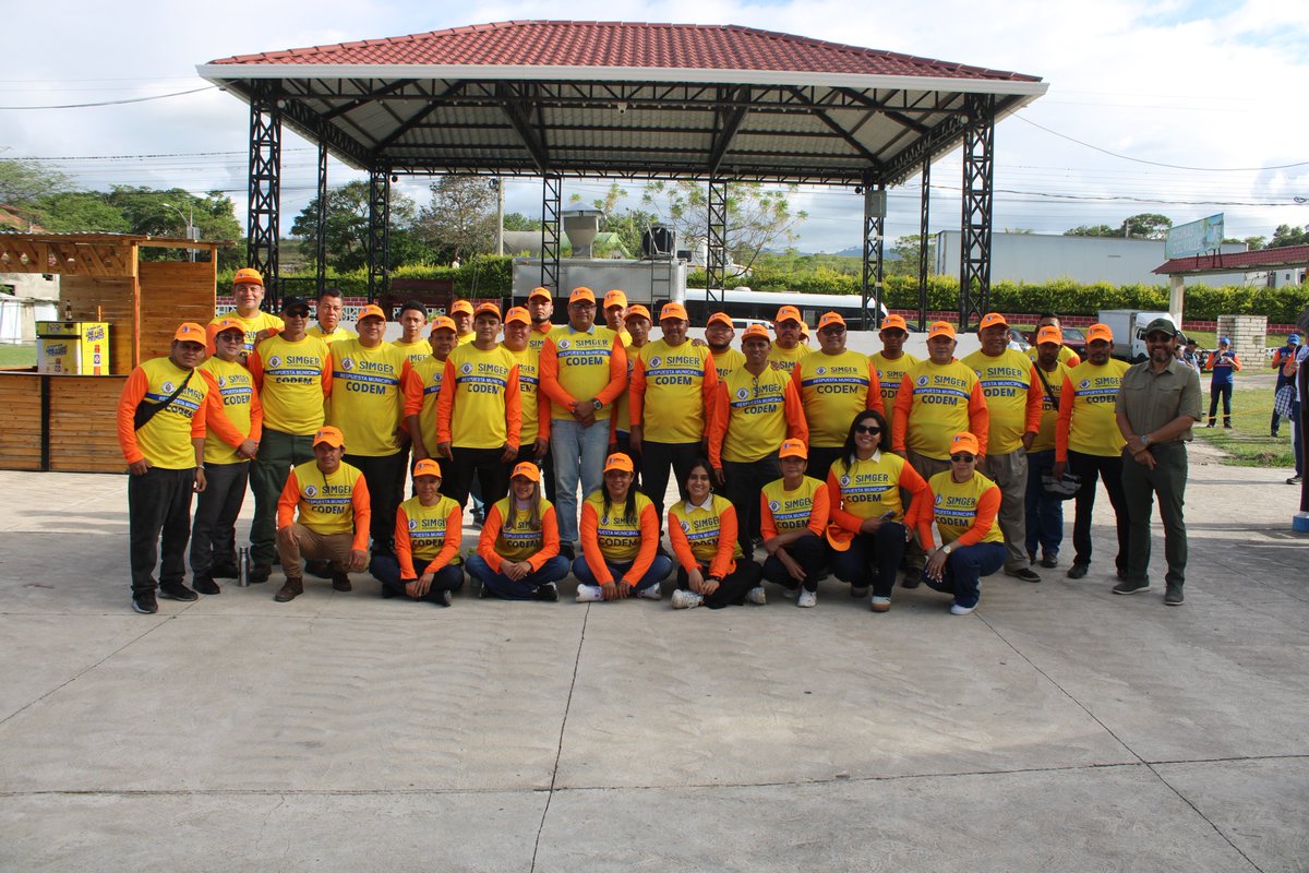 amdc_previene's tweet photo. Con una jornada de entrenamiento en liderazgo orientada a fortalecer el trabajo en equipo, el personal de SIMGER incrementó la coordinación para la atención de emergencias y presentó su nuevo uniforme institucional. https://t.co/lHGU7UMZTa