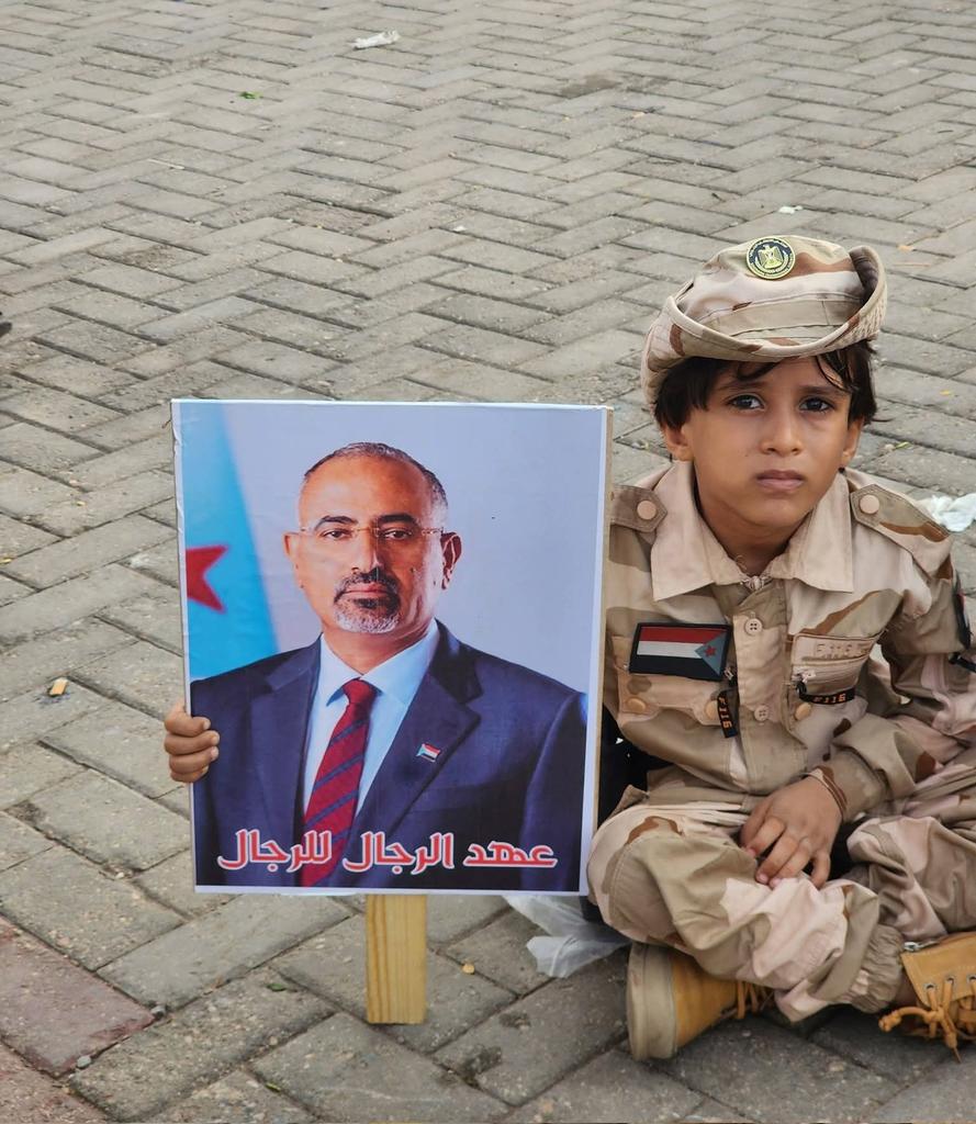 ink_969's tweet photo. تَهابُونَ صغيرنا
قبل الكبير

وتخشَوْنَ الحقَّ
يا موتَى الضمير

القوةُ لا تهزم الحق …

ولكنّ الباطلَ يسحقُهُ
نَشءٌ بَصير.

#مليونيه_التصعيد_ورفض_الوصايه
#الجنوب_العربي https://t.co/BsuCjTRTCR