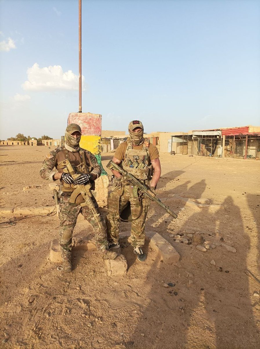 RvolutiondAfri1's tweet photo. #Anefis 08.07.2026. Le centre de la ville d'Anéfis, « prise » par les terroristes de l'Azawad.
Ruines, cadavres de terroristes de l'Azawad et leurs véhicules détruits...

Alghabass, comment ça va, Alghabass ?

The African Corps https://t.co/yciWJ7TdNs