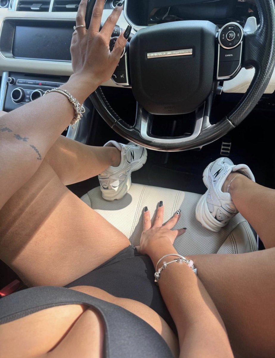 NawtyUK_Cpl's tweet photo. Who does it better? #carpose #couplesplay #content https://t.co/ScgJzGDJ4T