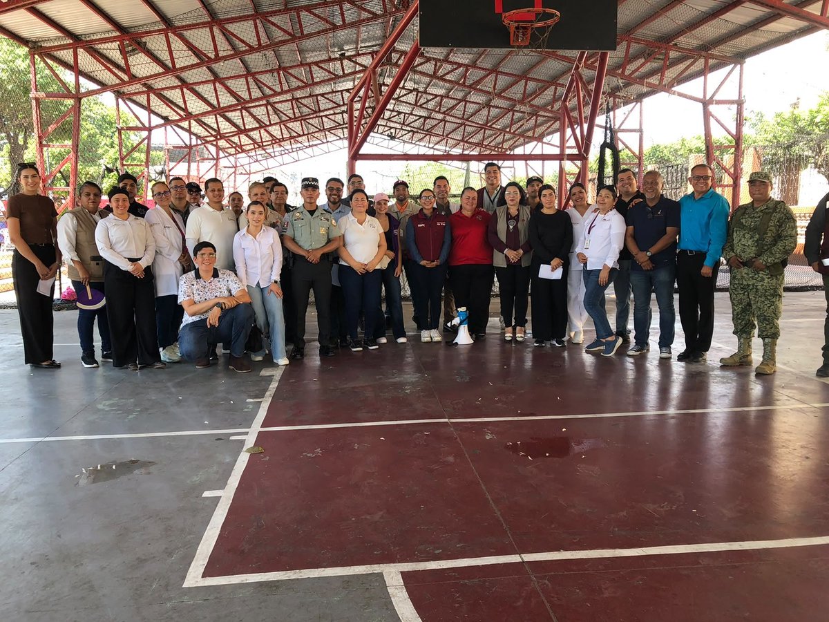 SinaloaIFDP's tweet photo. Nuestro equipo del IFDP Sinaloa continúa brindando orientación jurídica gratuita a todas las personas que se acercan a nuestro módulo. Recuerda que estamos aquí para asesorarte.

¡Acércate, conoce tus derechos y permítenos apoyarte!

#LaCasaQueTeDefiende https://t.co/EnMGlm9fsI