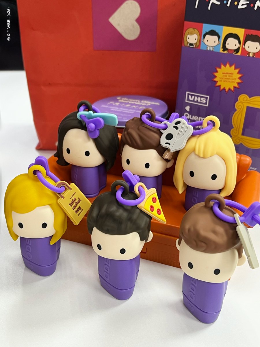 qdberenice's tweet photo. plot revelado: essas são as cores reais dos sticks 3 em 1 QDB &amp; Friends. 💖​ Joey, Monica, Phoebe, Chandler, Ross ou Rachel: qual é o seu favorito? 👀 https://t.co/i9DUcDHBec