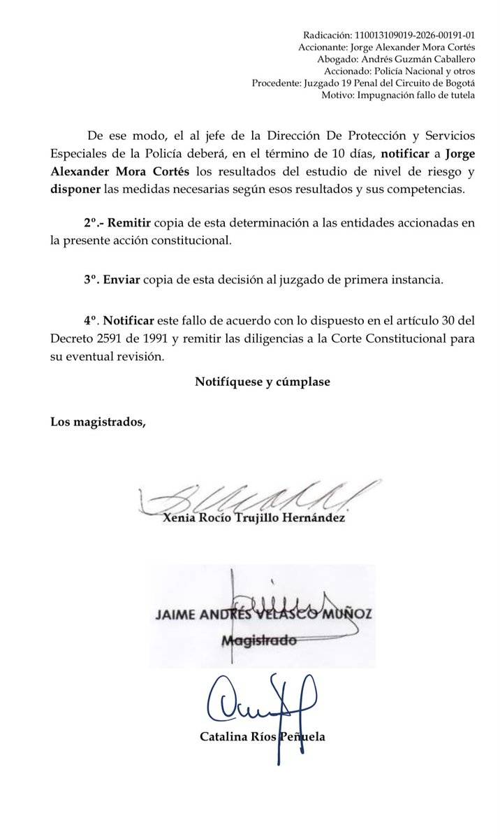 UltimaHoraCR's tweet photo. #JUDICIAL | Un juez le ordenó a la Dirección de Protección de la Policía que notifique, en un término de 10 días, los resultados del estudio de nivel de riesgo para determinar si se debe reforzar nuevamente la seguridad del coronel (r) Jorge Alexander Mora, quien lideró desde la Dijín las investigaciones por los casos de la UNGRD y Papá Pitufo. El alto oficial había denunciado en 6AM W que el retiro de su esquema de seguridad y su salida de la institución se hicieron de manera intempestiva.

Vía: @JuanQuinteroP_
https://t.co/woHMRjWbSk